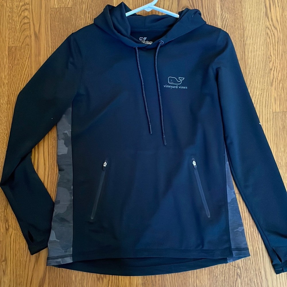 Vineyard Vines Hoodie - small- camo print down both sides, thumb holes as well